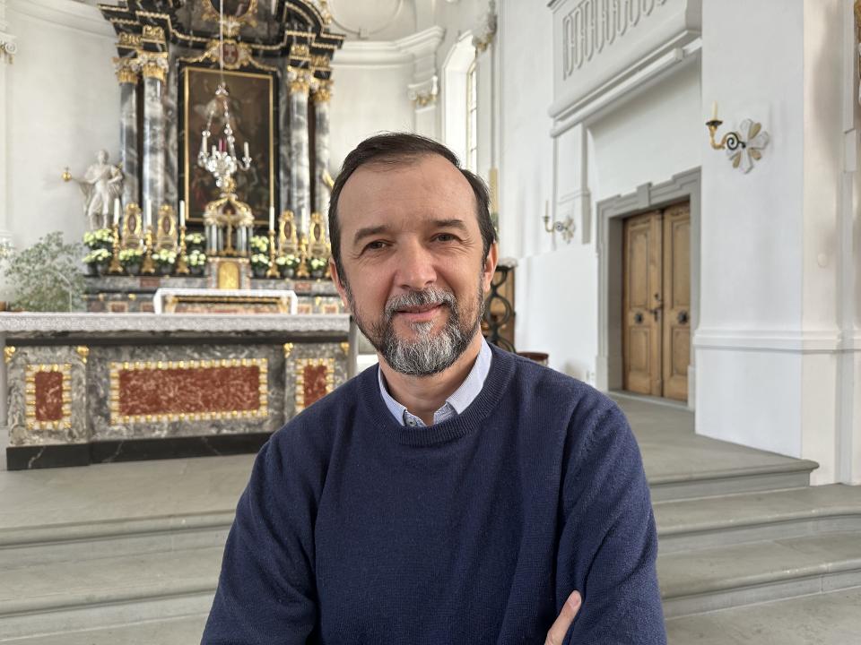 Pater Dan Moldovan, der Priester der rumänisch-orthodoxen Gemeinschaft Luzern «Mariä Geburt» in Horw.